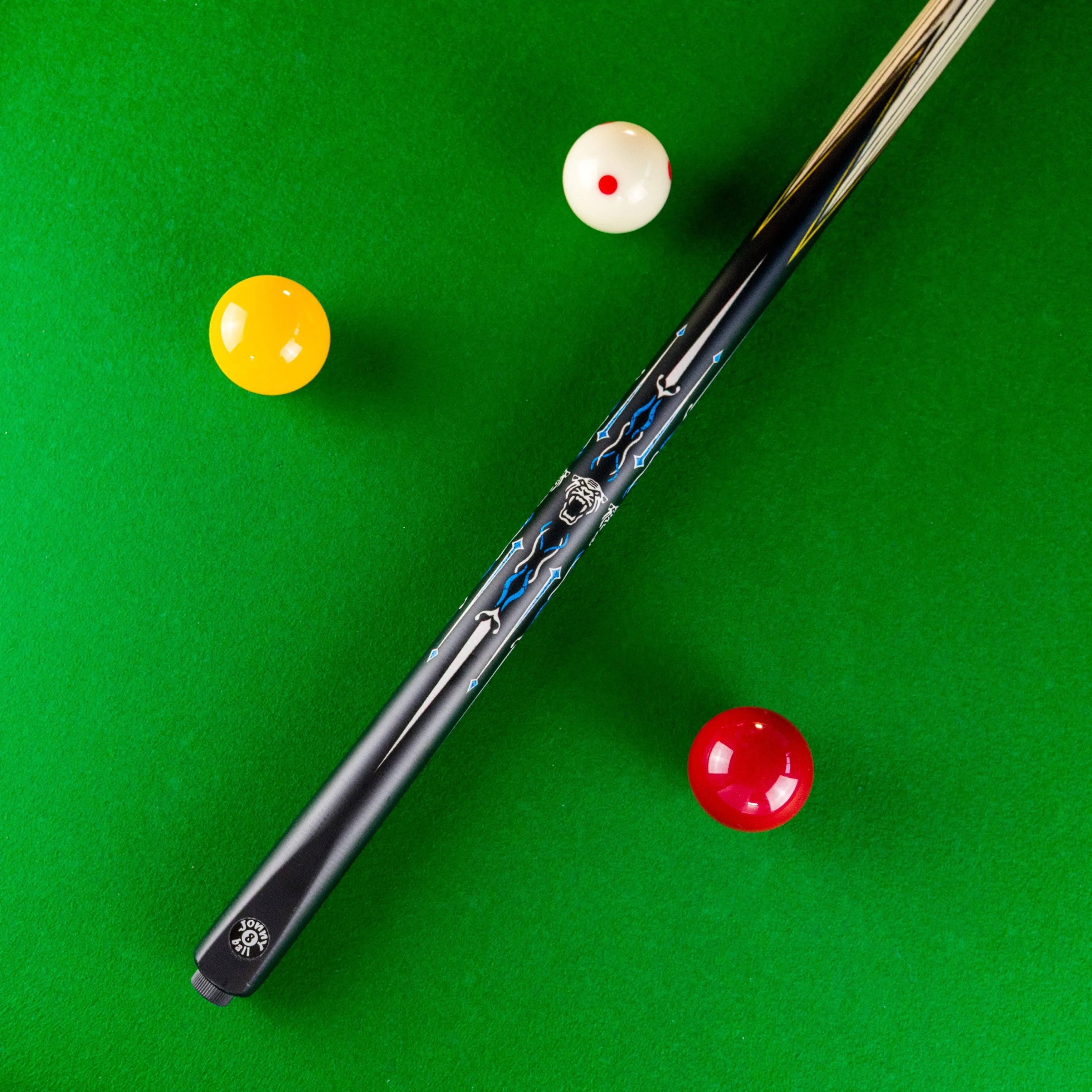 Jonny 8 Ball Panther 57-inch 2-piece cue Cue + Case