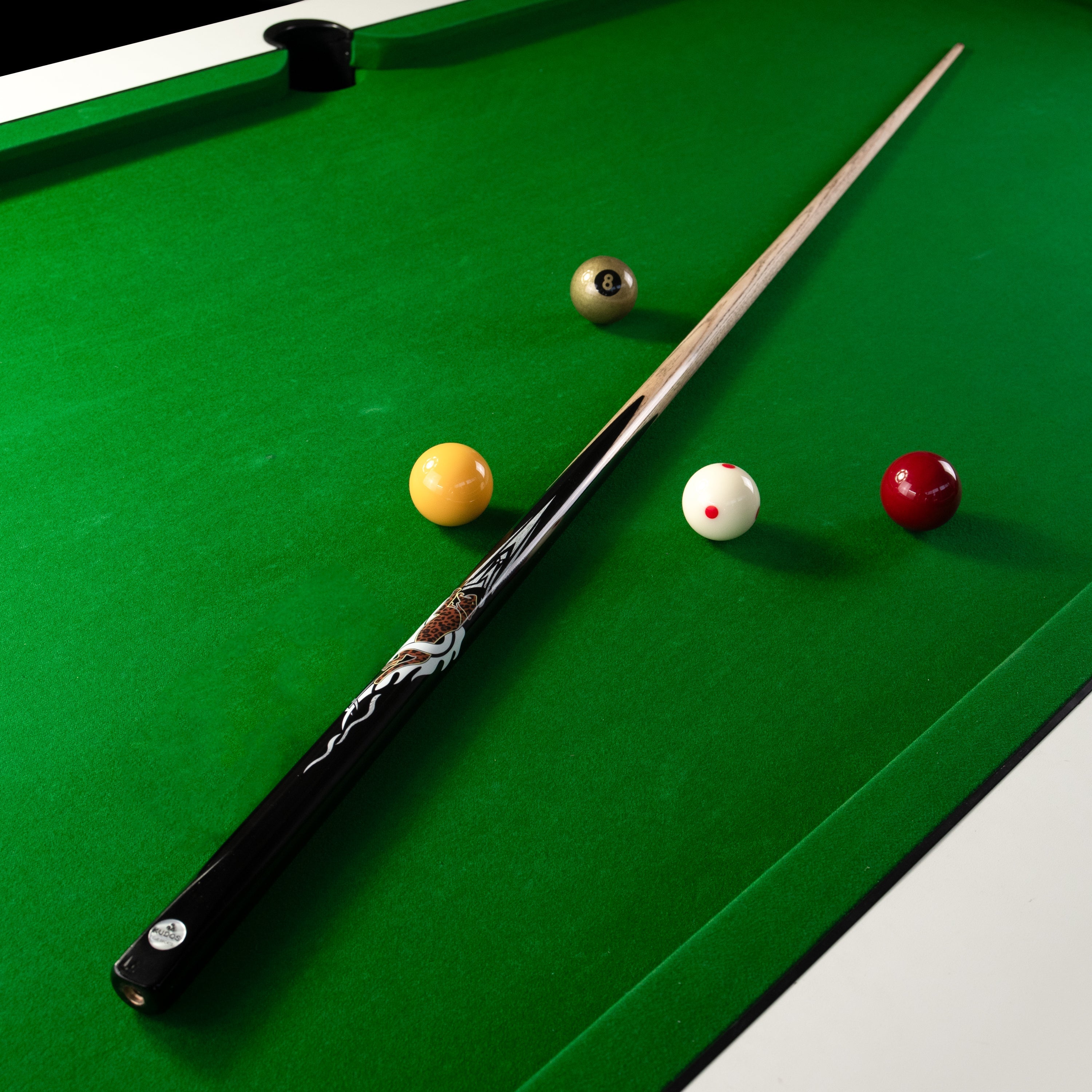 Kudos Flaming Tiger 57-inch one-piece pool cue Cue + Case