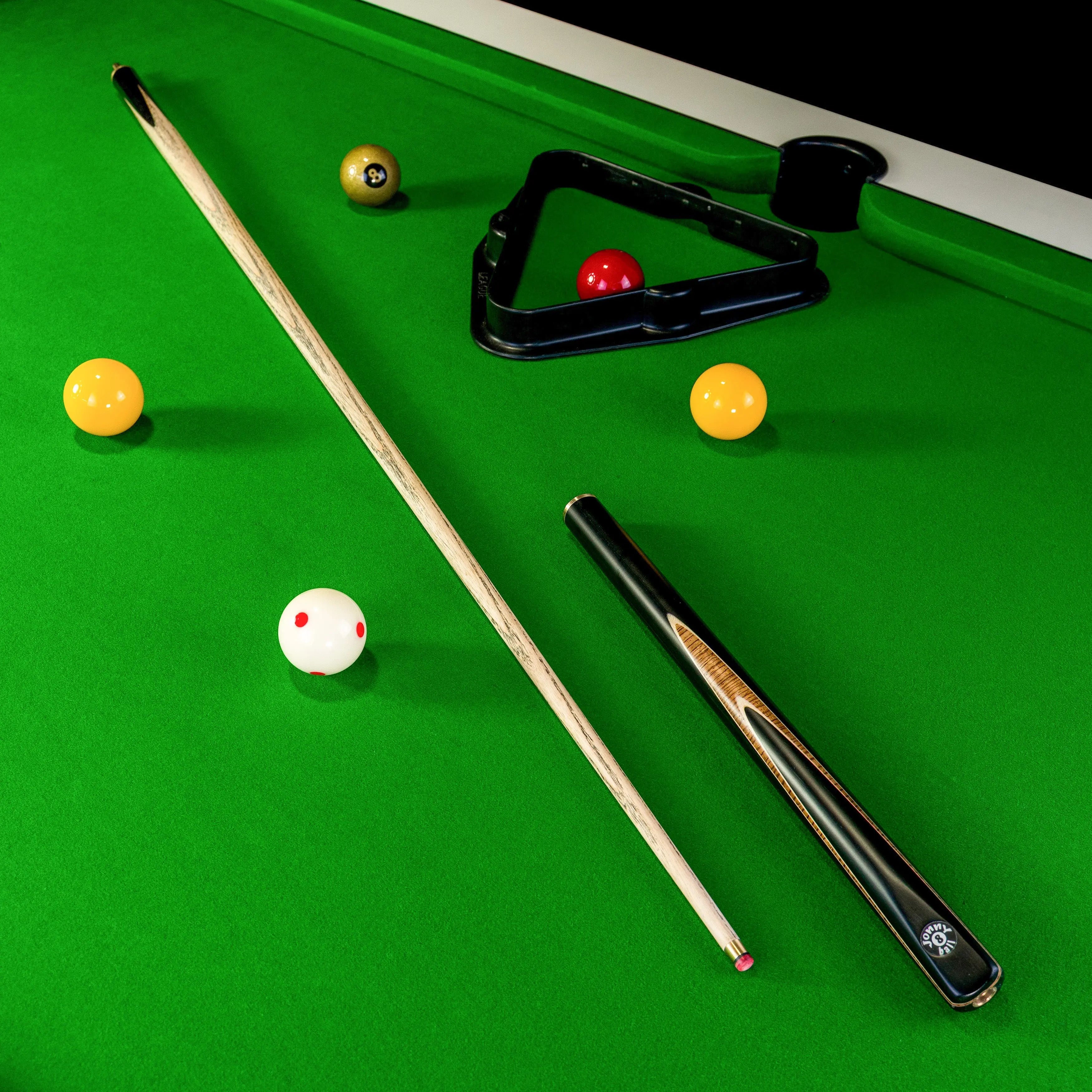 Jonny 8 Ball Pearl Series 57-inch 3/4 pool cue Cue + Case