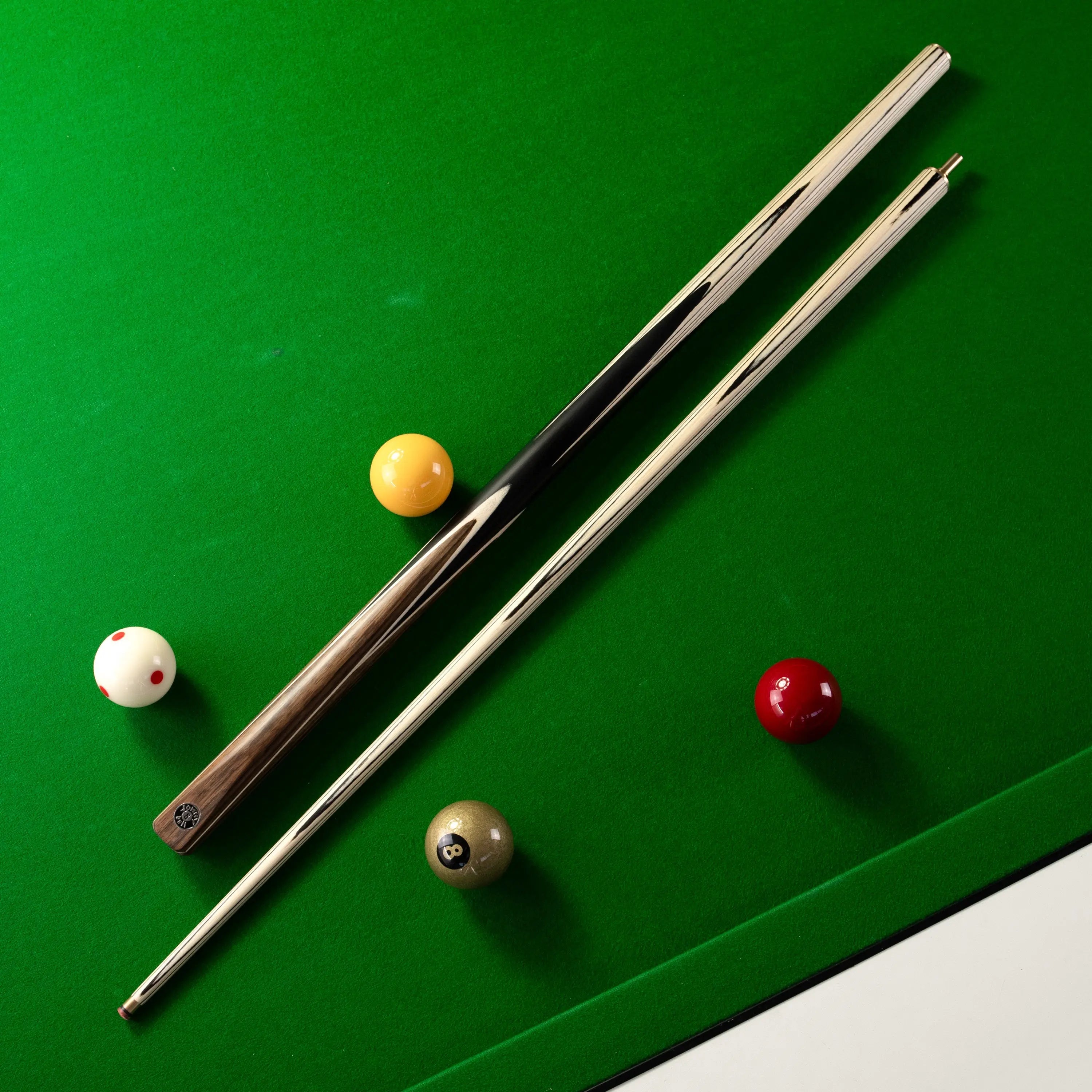 Jonny 8 Ball Walnut 57-inch two-piece pool cue Cue + Case