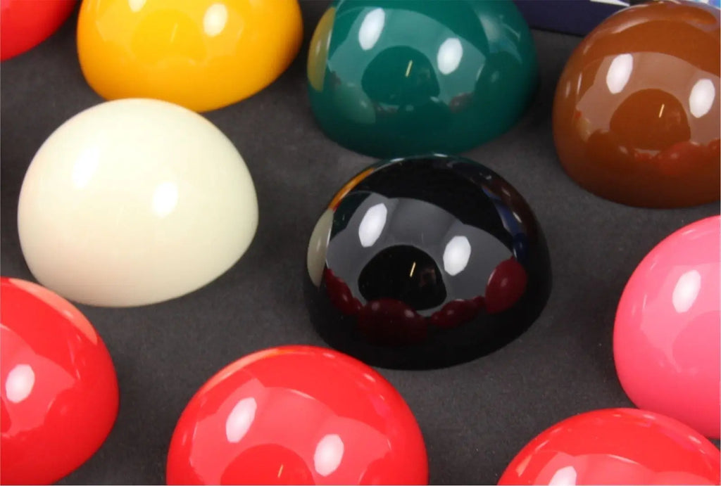 Aramith Premier snooker balls with case Cue + Case