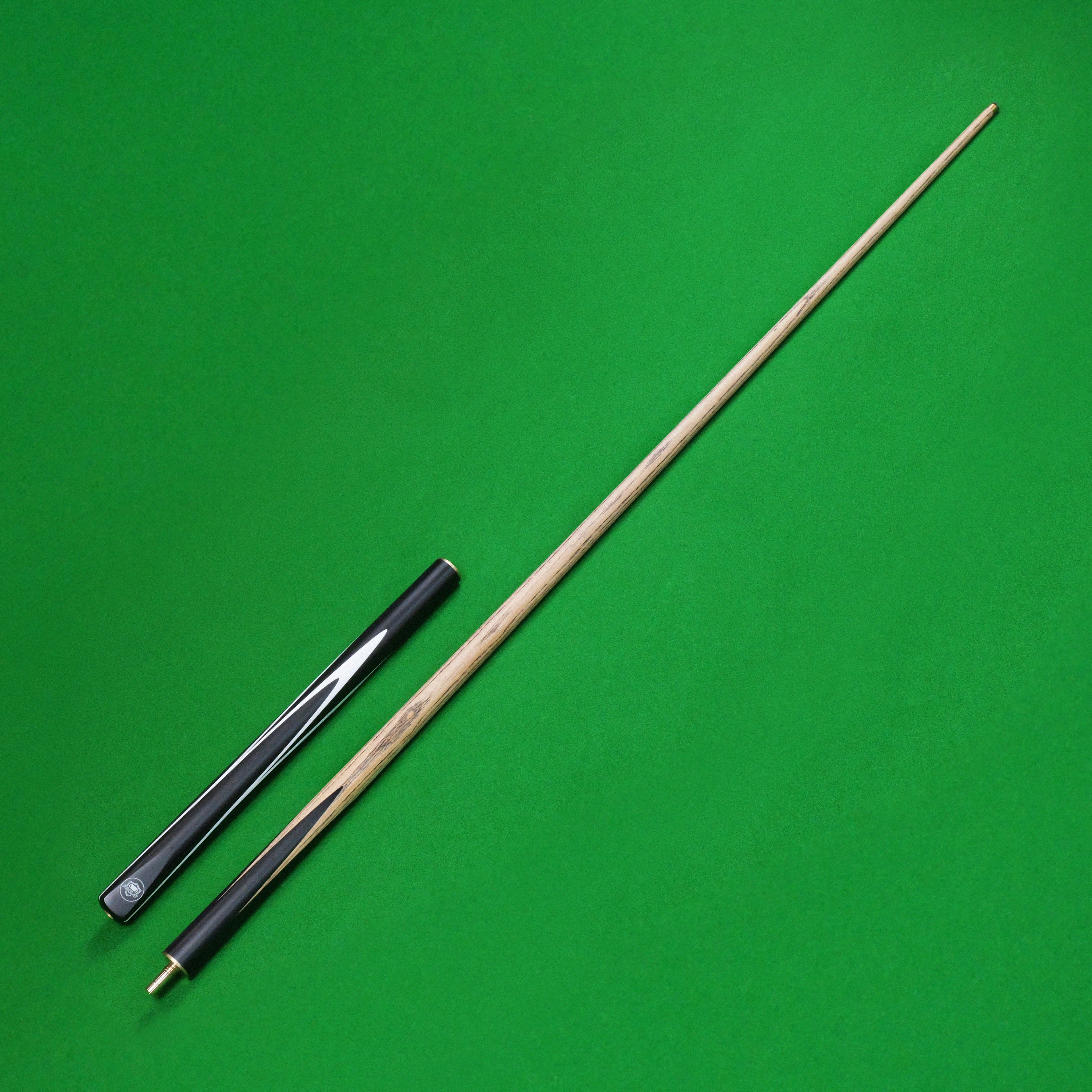 PRO147 Black and White Striker 57-inch 3/4 cue Cue + Case