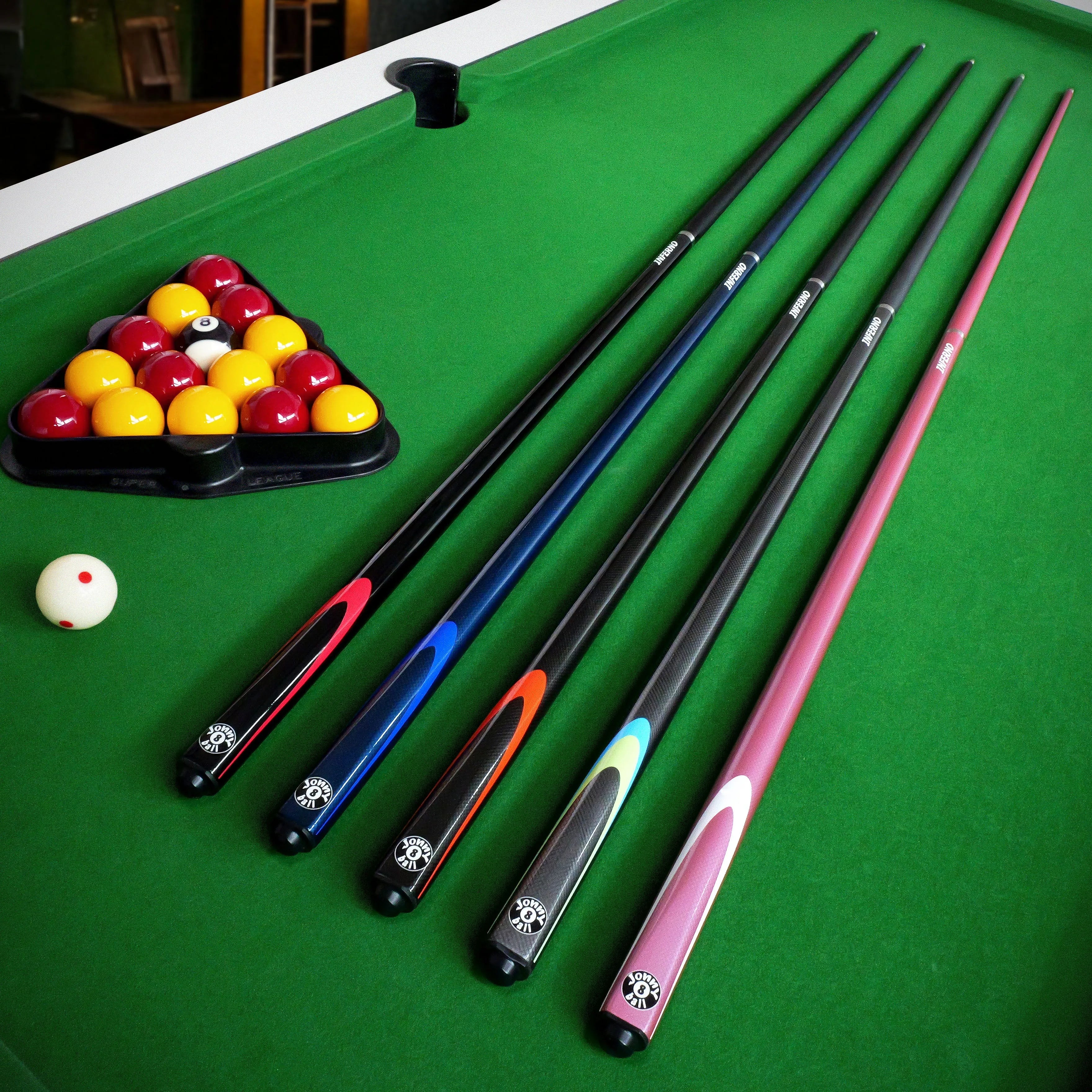 Jonny 8 Ball Inferno 2-piece graphite cue Cue + Case